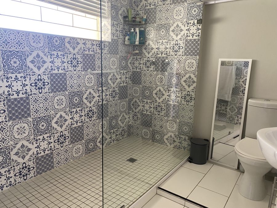 1 Bedroom Property for Sale in Loevenstein Western Cape